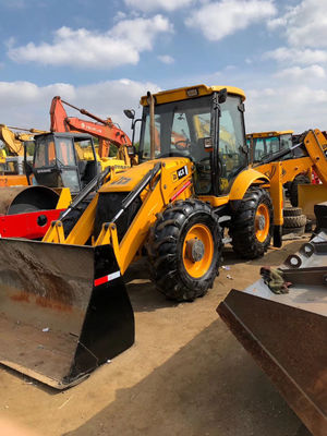 원본 엔진으로 사용 된 JCB 4CX 배크호 로더