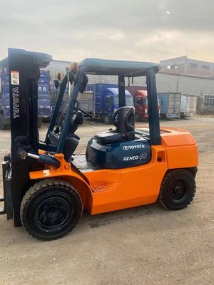 사용 된 도요타 FD40.4 톤 2 단계 마스트 3m 4m 4.5m 무게 KG 4000 kg