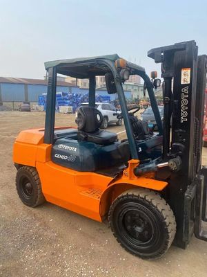 사용 된 도요타 FD40.4 톤 2 단계 마스트 3m 4m 4.5m 무게 KG 4000 kg