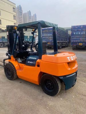 사용 된 도요타 FD40.4 톤 2 단계 마스트 3m 4m 4.5m 무게 KG 4000 kg