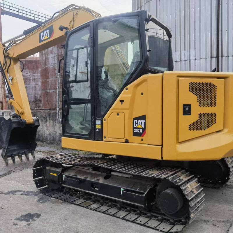 일본에서 가져온 원형 수압 밸브와 고무 트랙과 함께 사용 된 CAT 307.5 발굴기
