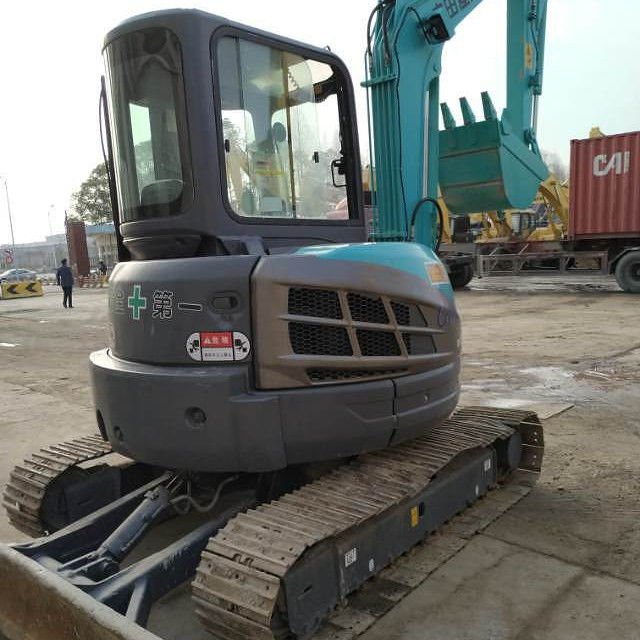 최대 들어올림 부하 5.5 톤 Kobelco SK55 사용 된 발굴기 95% 좋은 상태에서 KOBELCO